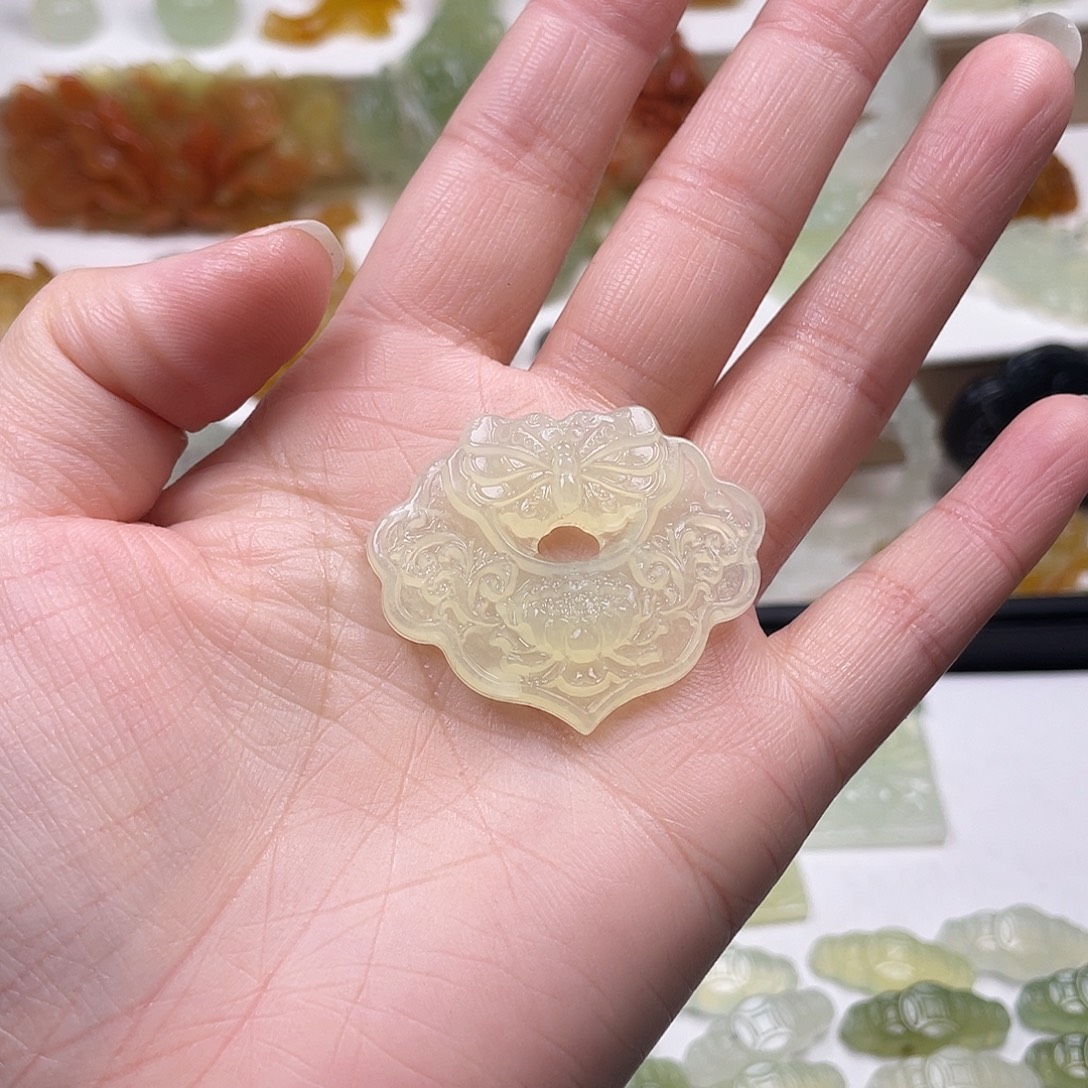 鱼***鱼蛇纹石玉未镶嵌颈饰