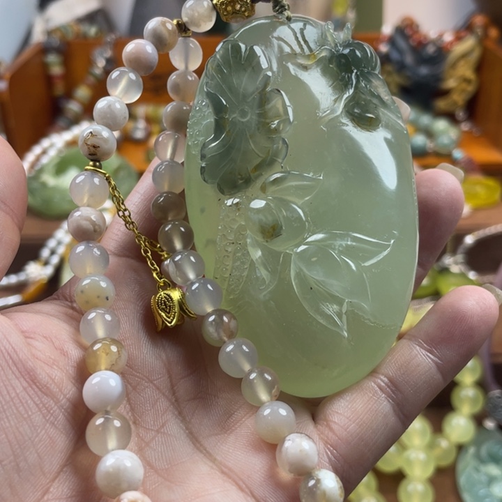 蛇纹石玉未镶嵌吊坠