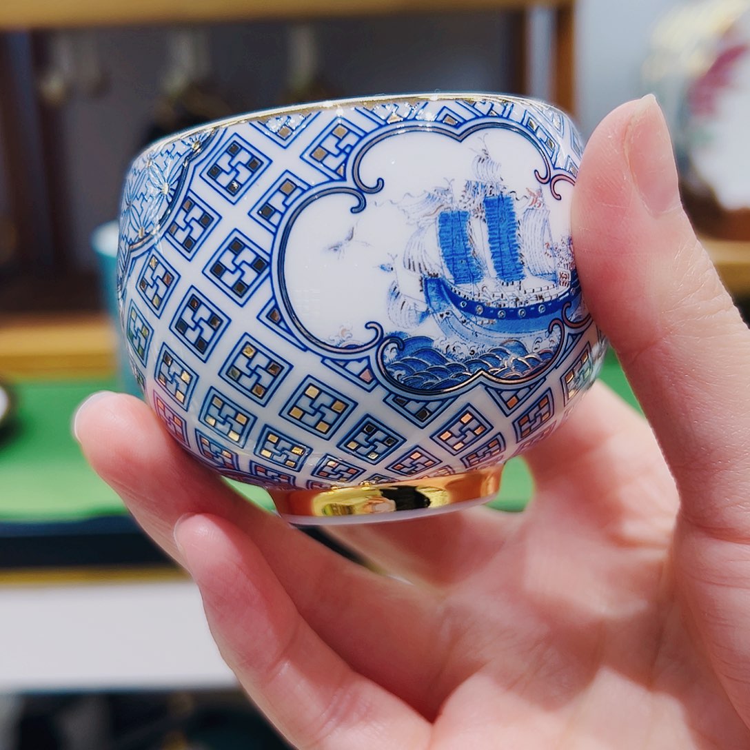 张***月四海升平主人杯一个