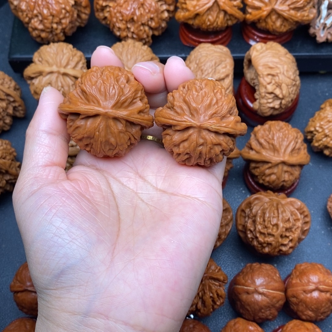 吴***帆文玩核桃把件宫灯