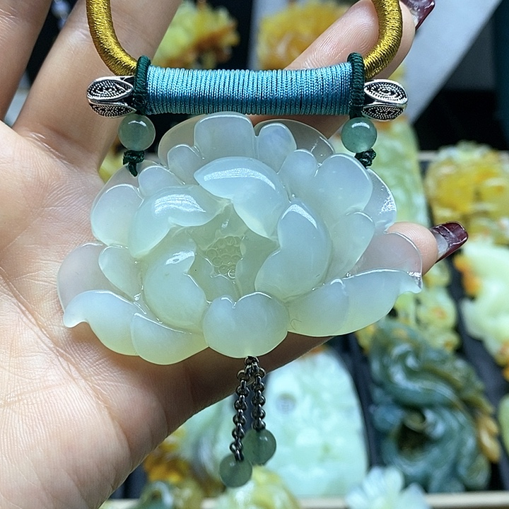 蛇纹石玉挂件未镶嵌