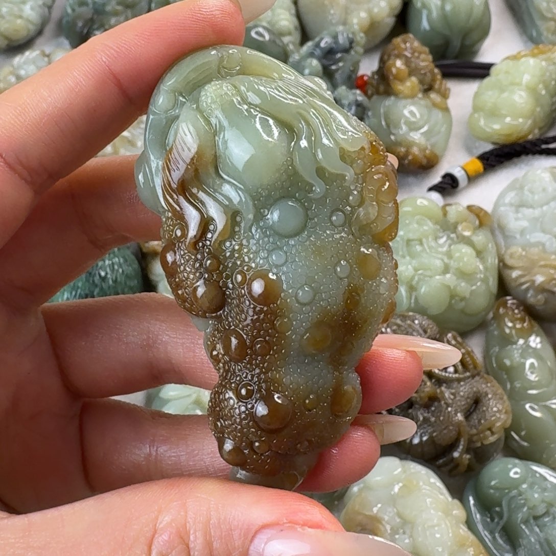 和田玉未镶嵌把件