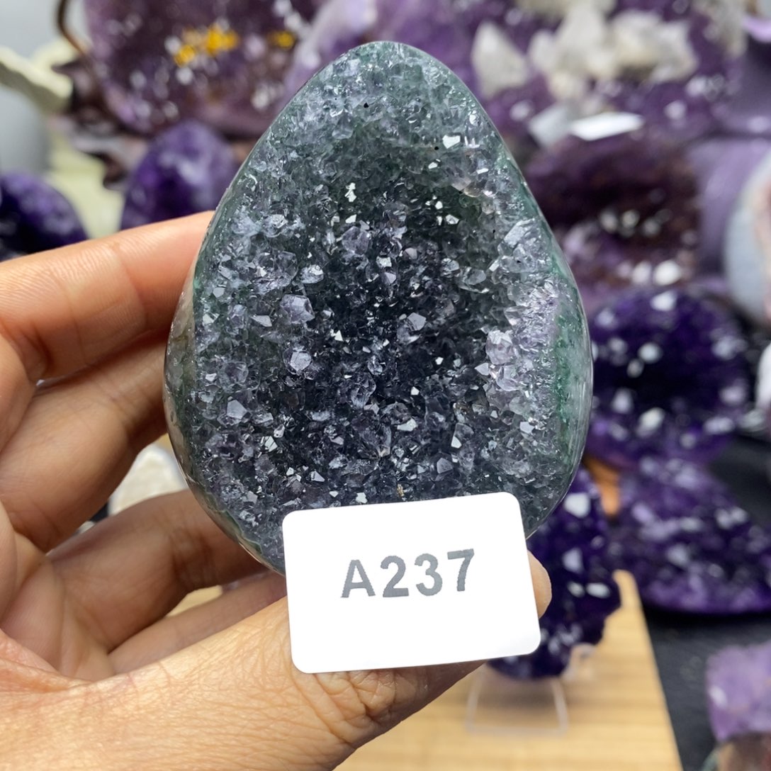 未镶嵌水晶大型摆件（非配饰）