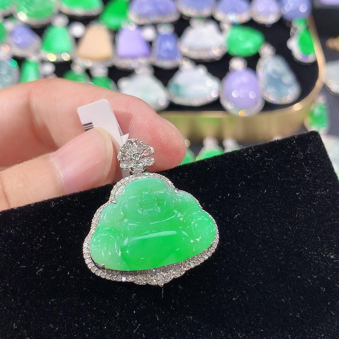 翡翠18K金镶嵌颈饰