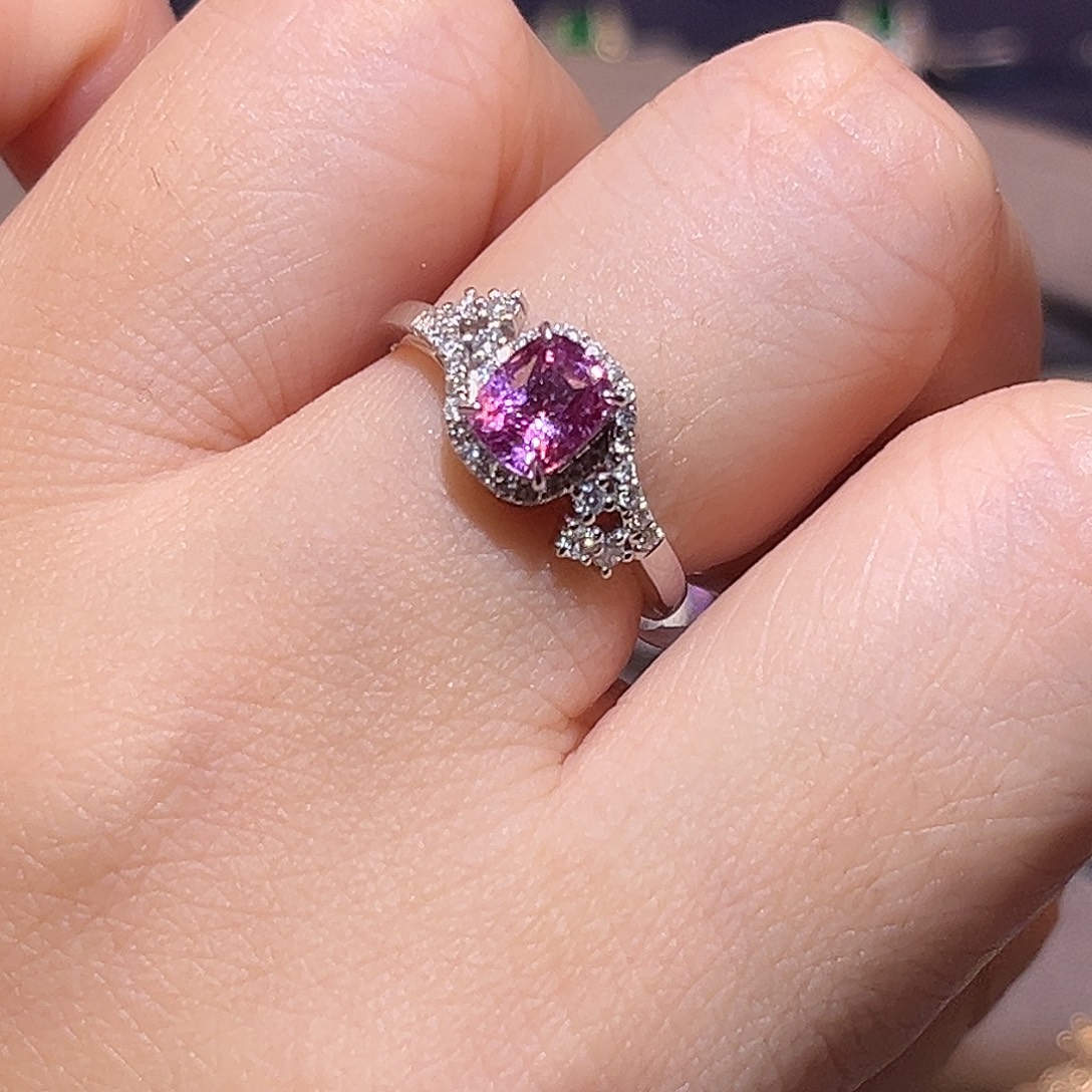 彩色蓝宝石18K金镶嵌戒指1ct