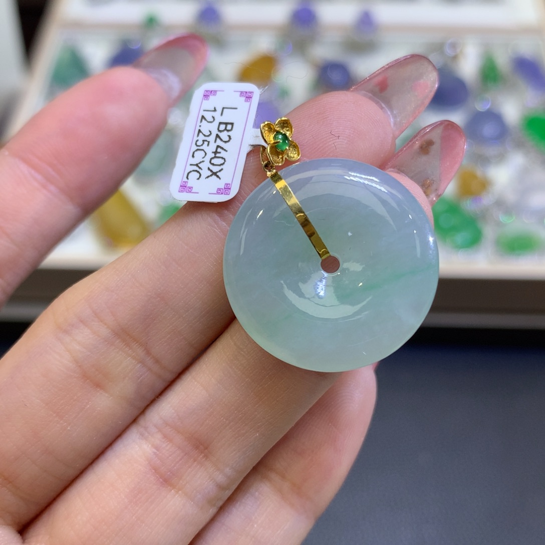 翡翠颈饰18K金镶嵌翡翠