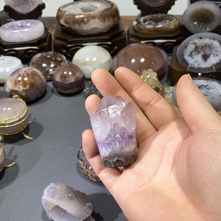 水晶摆件未镶嵌紫晶手捧花