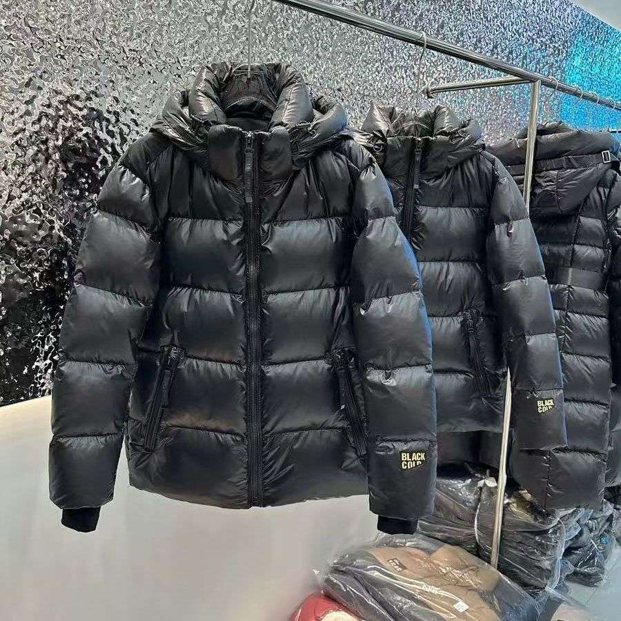羽绒服男女短款加厚2025新款亮面免洗冬季情侣短款黑金外套