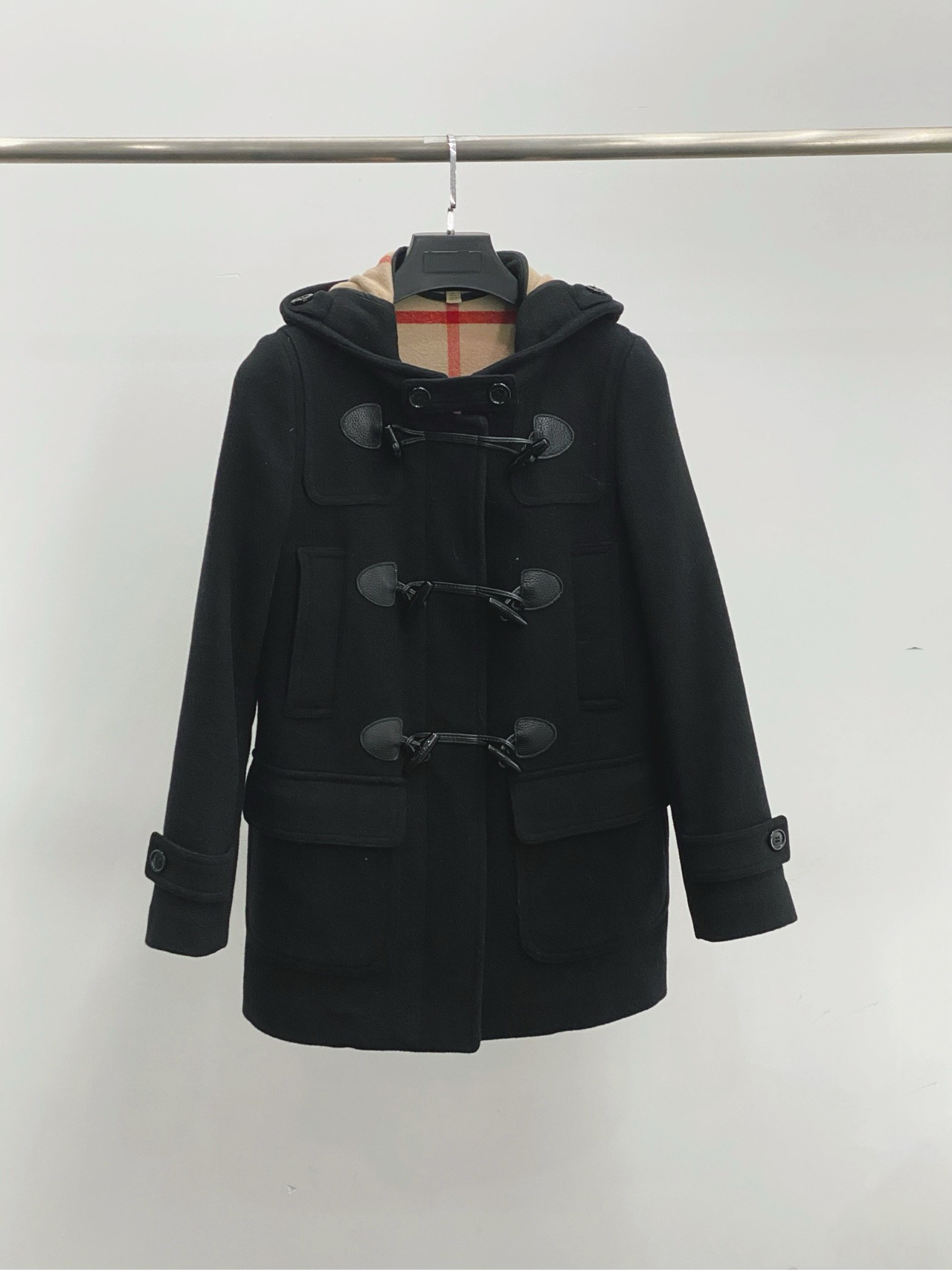99新 BURBERRY/博柏利 sm12047388 黑色连帽牛角扣大衣 uk6码 