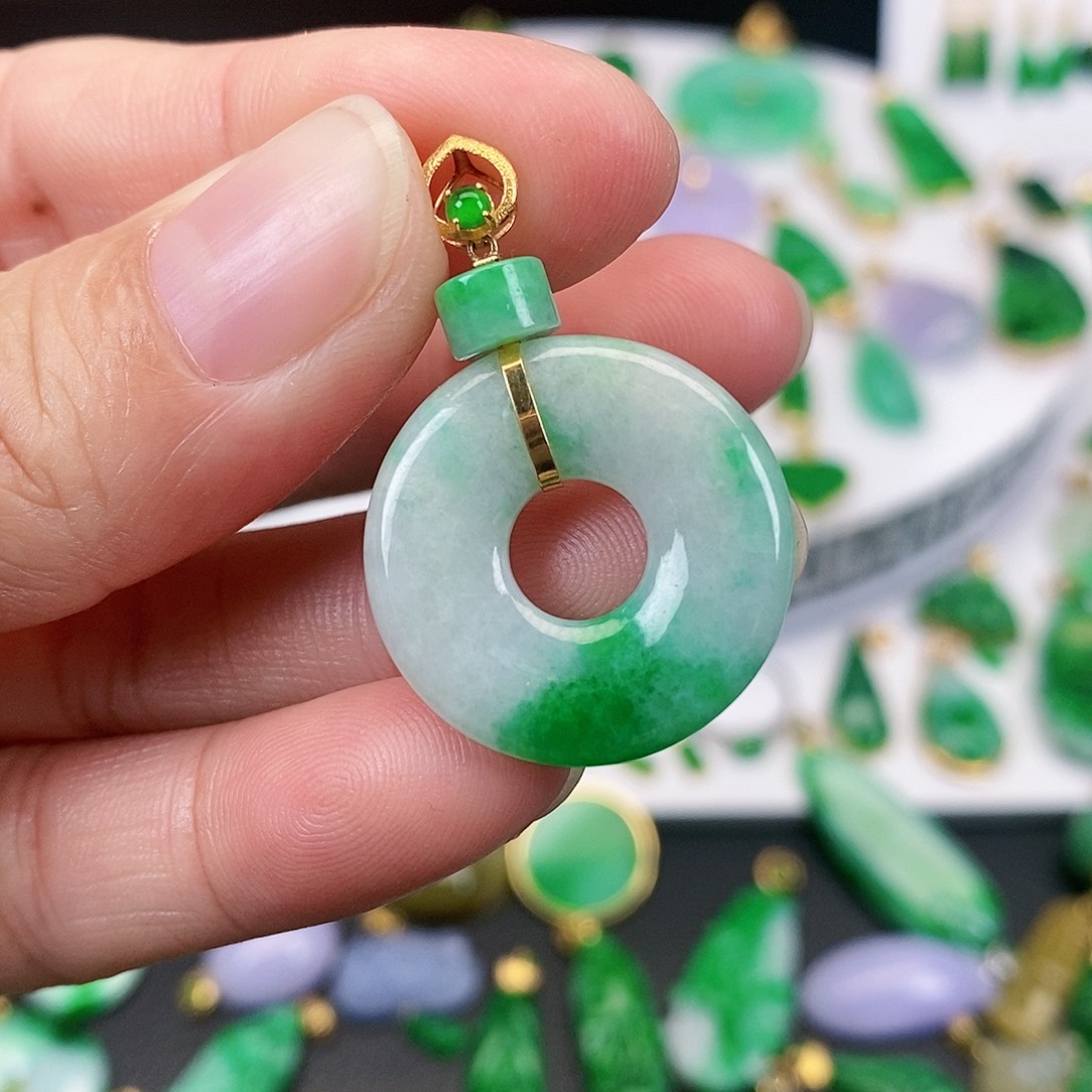 翡翠吊坠(不含链)18K金镶嵌