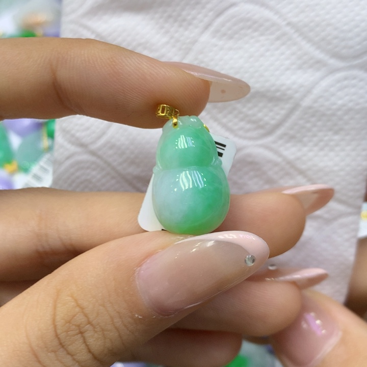 颈饰18K金镶嵌翡翠