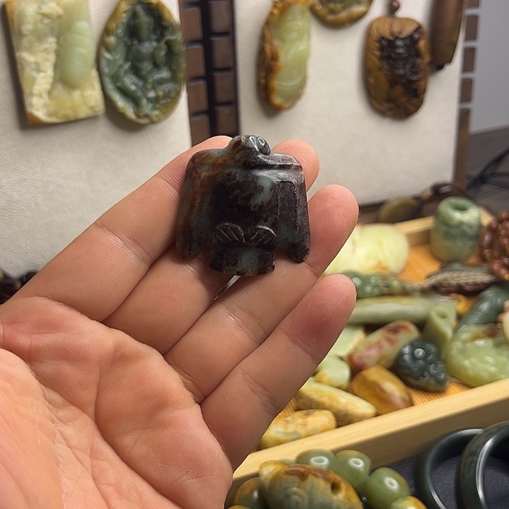 岫岩河磨玉（透闪石质玉）未镶嵌车挂