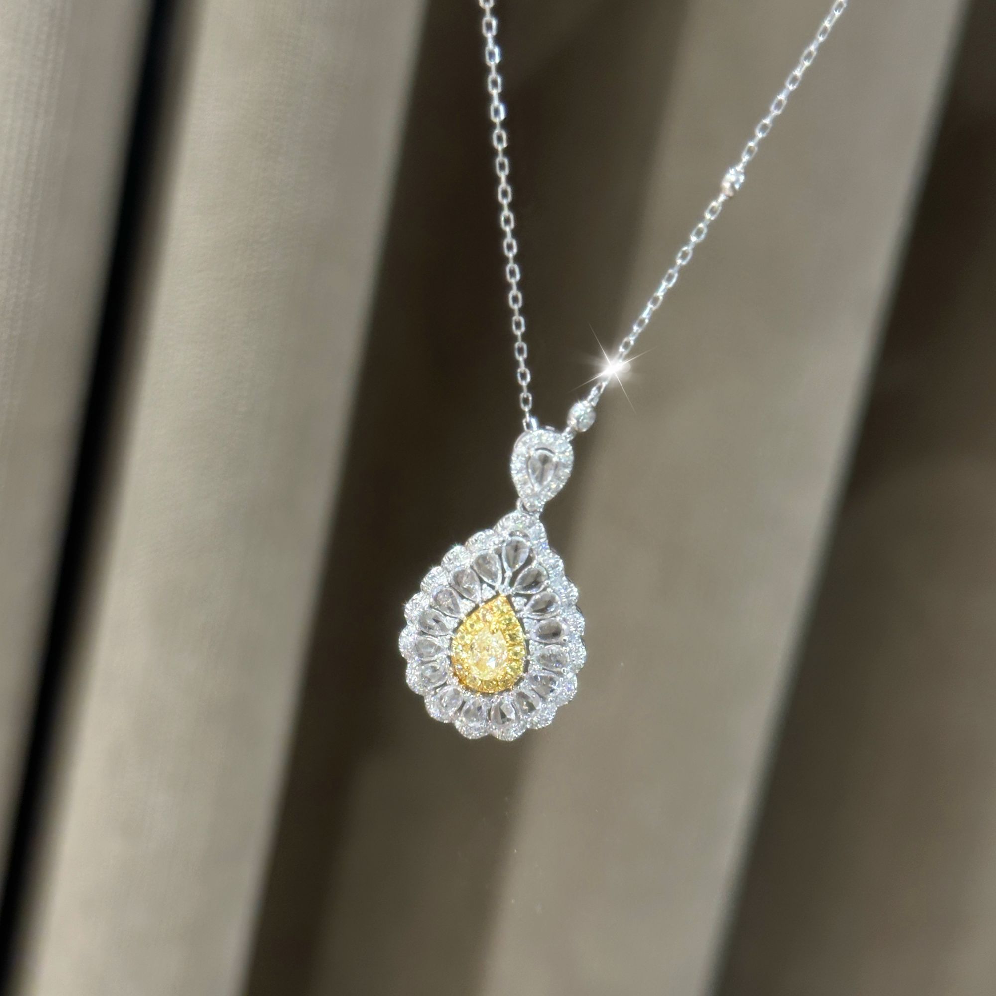 【QM珠宝】1818 黄钻炫彩水滴吊坠（不含链）ZSDZ 孤1