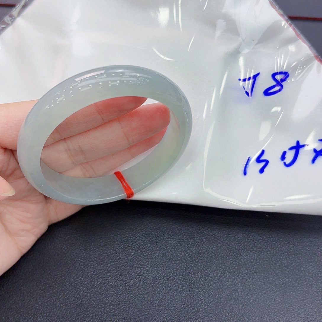 翡翠手镯未镶嵌手镯