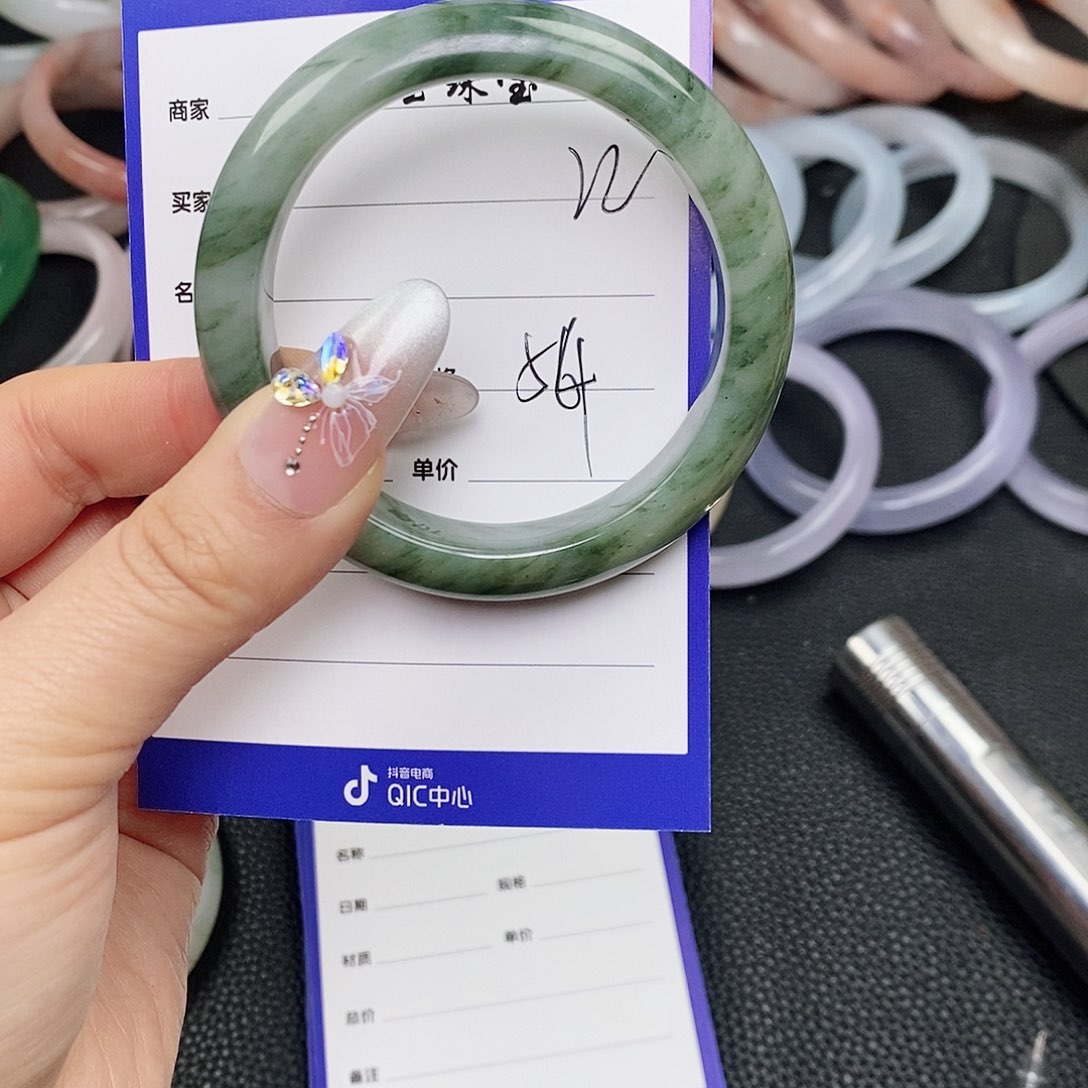 石英质玉手镯未镶嵌