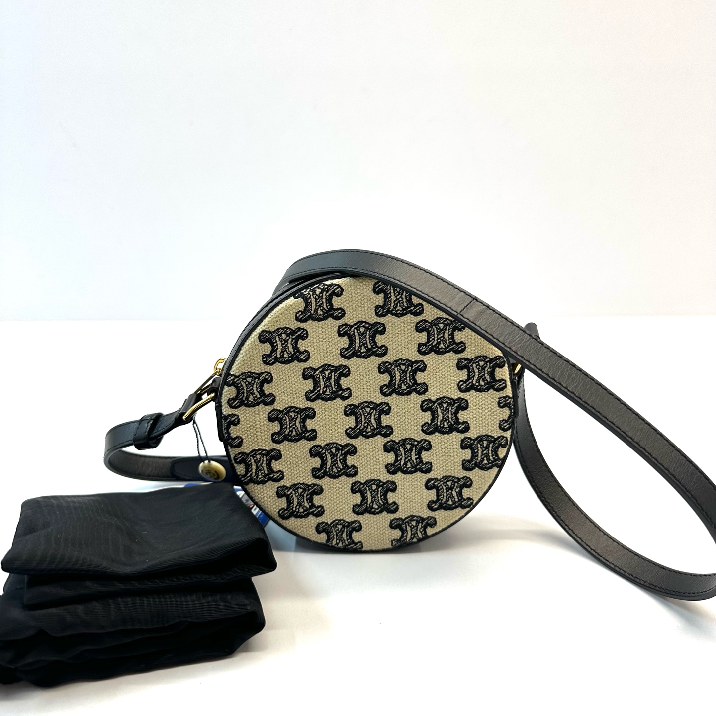 95新 Celine/思琳 98新 Triomphe刺绣黑白限定色mini圆饼单肩包