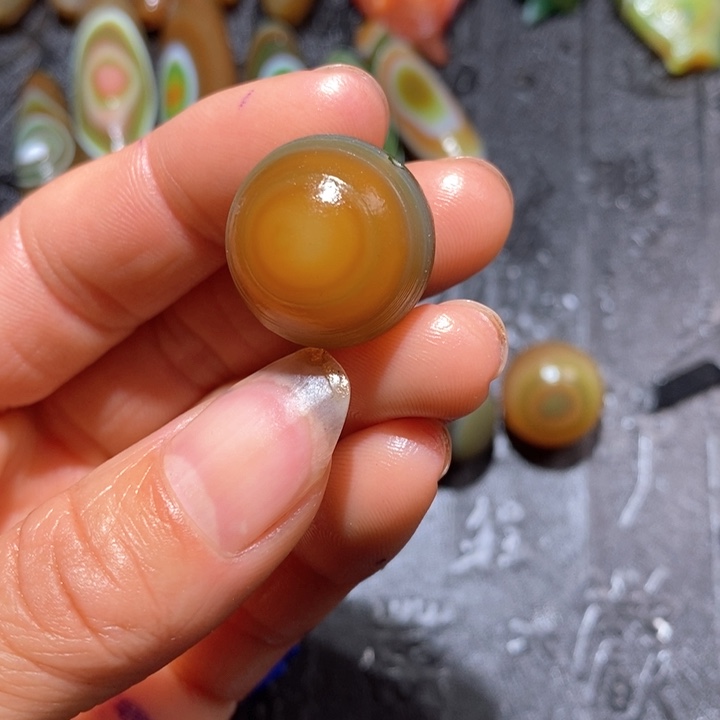 石英质玉颈饰未镶嵌小*五