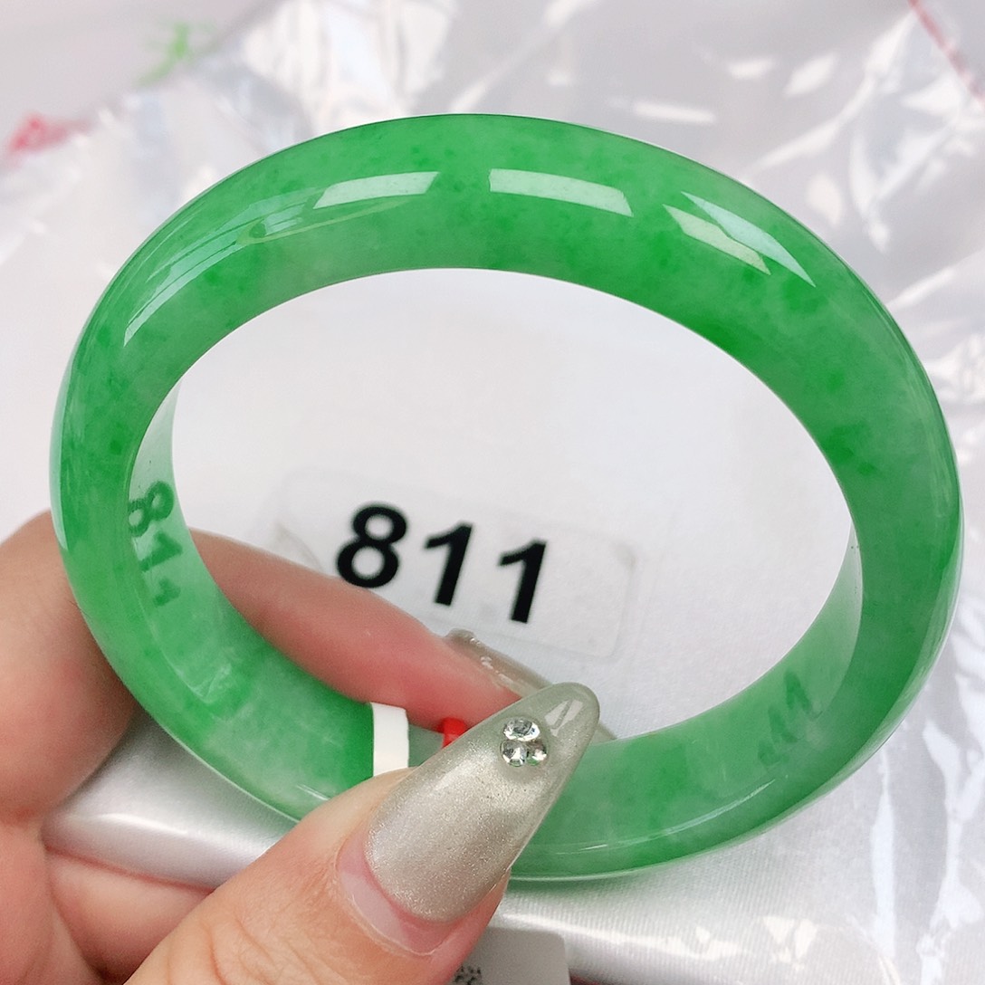 翡翠手镯未镶嵌成**闲抖音