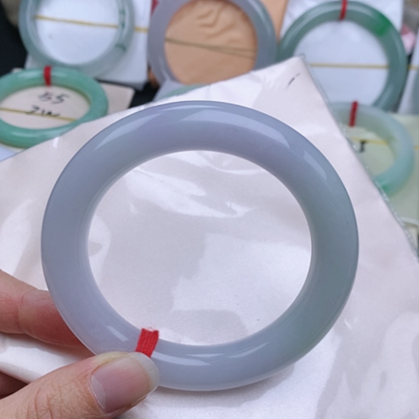 【闪购商品】翡翠手镯未镶嵌             圆条58冰春彩