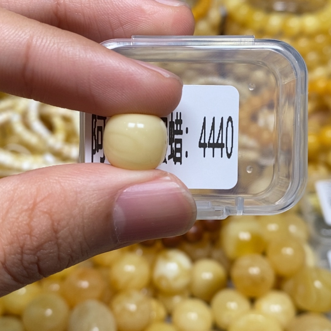 蜜蜡未镶嵌珠宝奇石4440