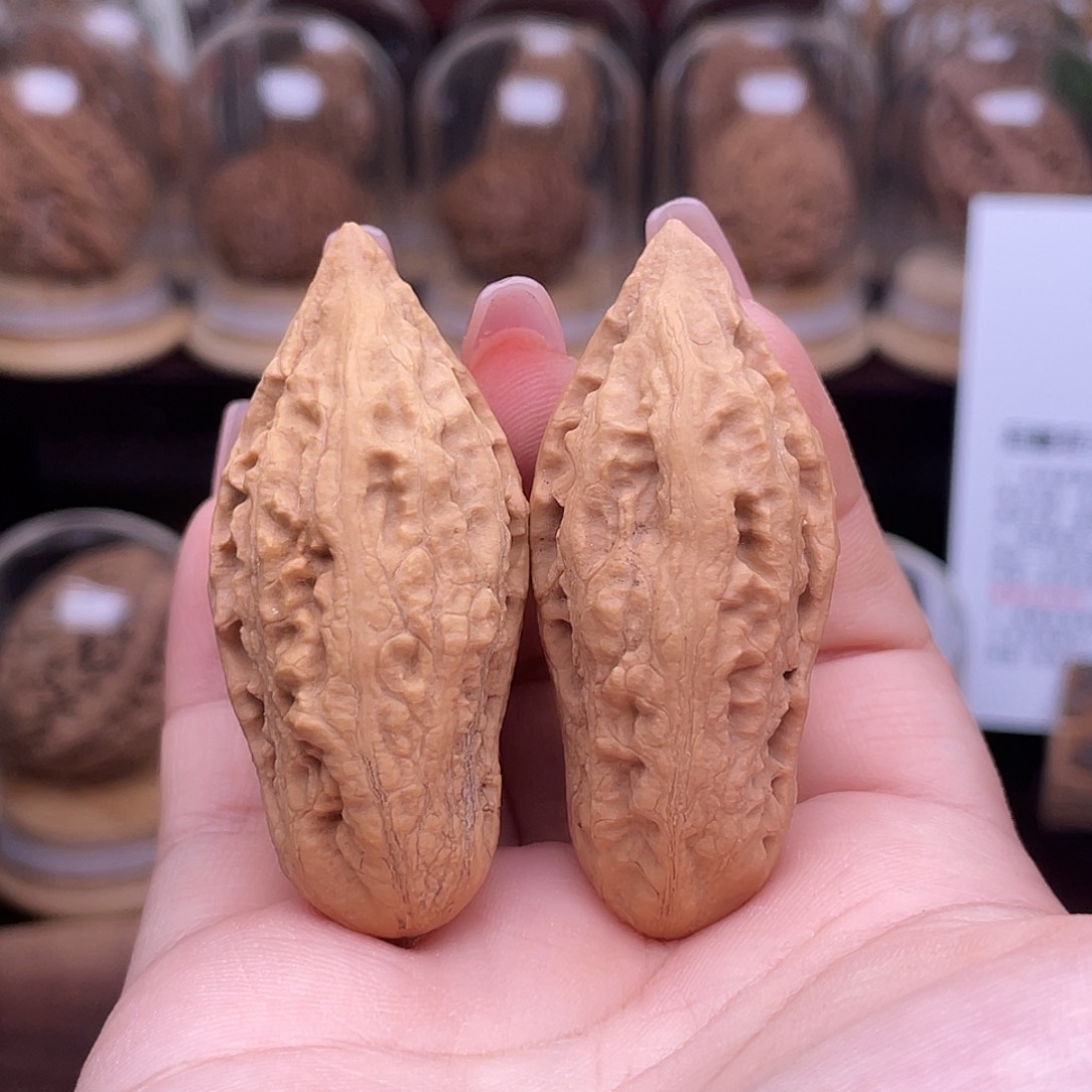 文玩核桃吊坠龙纹瓜条