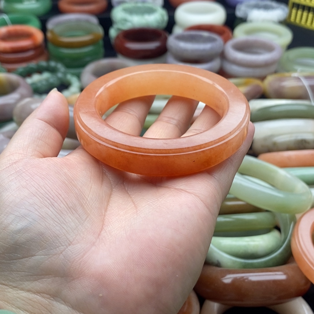 琪***嘉石英质玉未镶嵌手镯