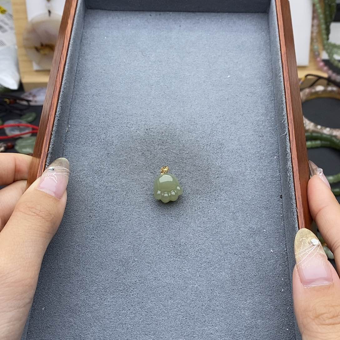 和田玉吊坠(不含链)18K金镶嵌