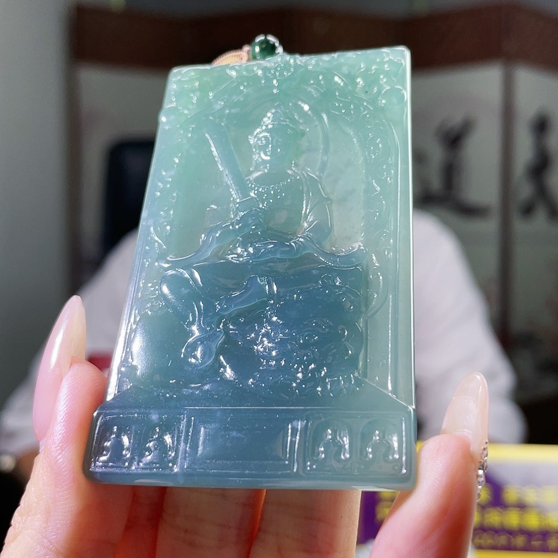 翡翠未镶嵌颈饰文殊