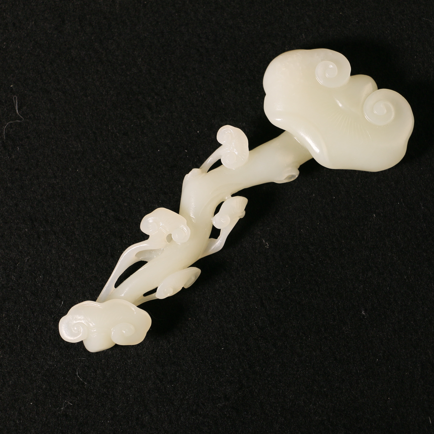 32F113   清    和田玉灵芝摆件 