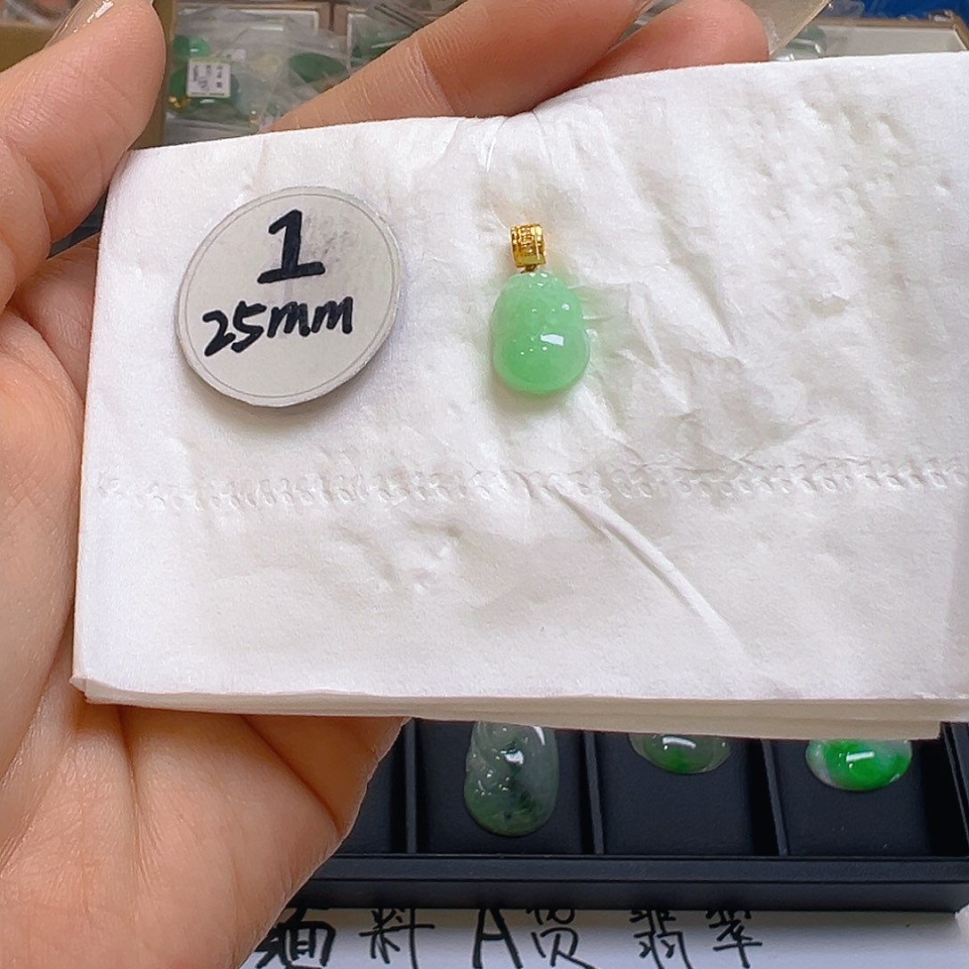 翡翠颈饰18K金镶嵌翡翠
