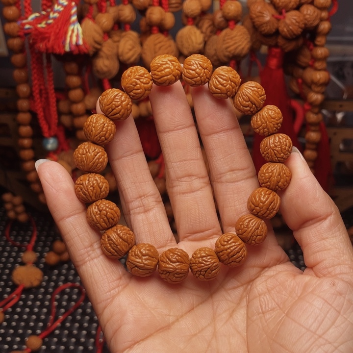 木质类龙纹桃枭挂件