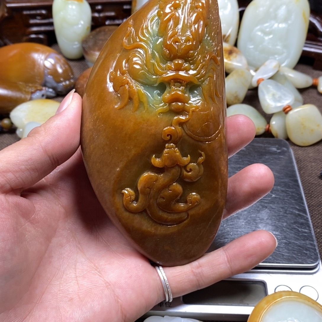 和田玉未镶嵌把件