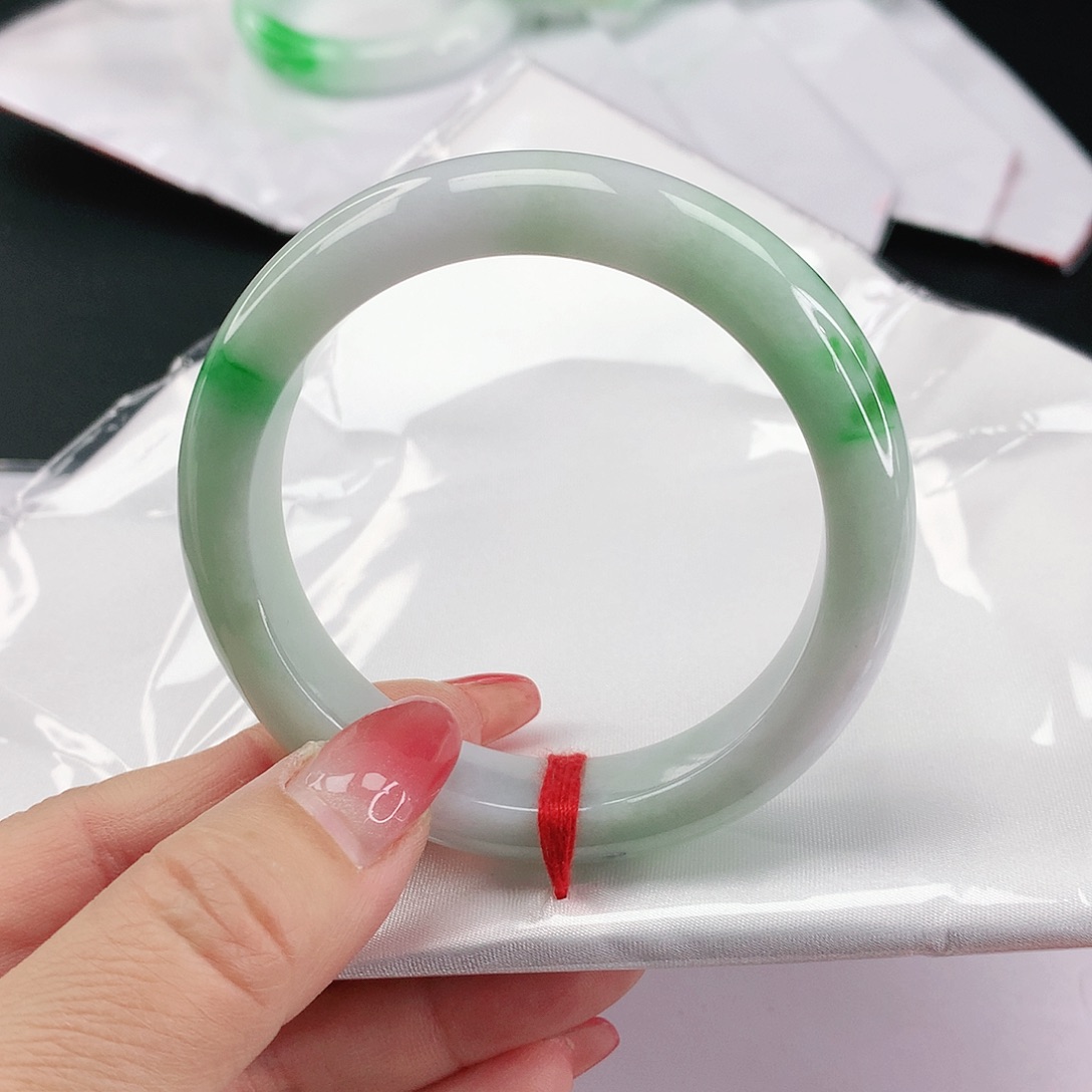 翡翠手镯未镶嵌翡翠324