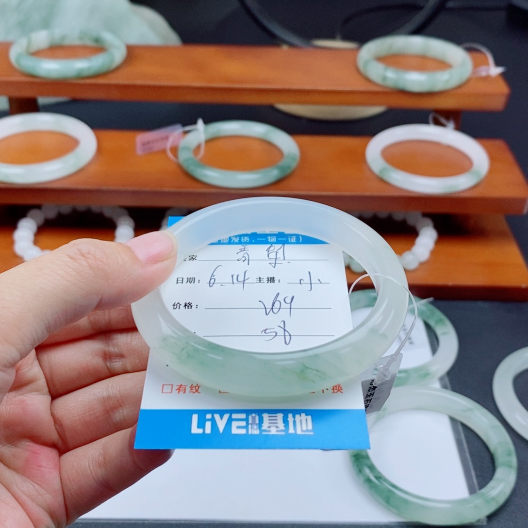 石英质玉手镯未镶嵌青*