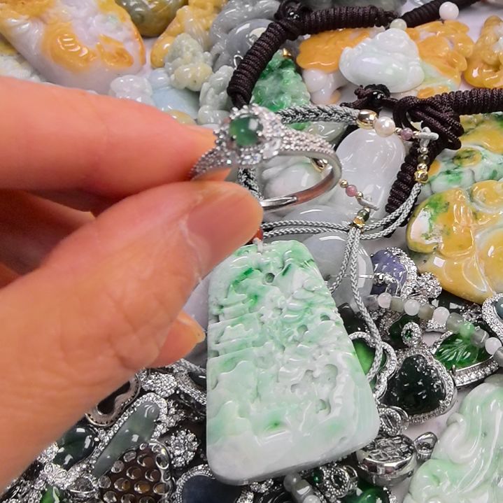 翡翠颈饰未镶嵌戒指