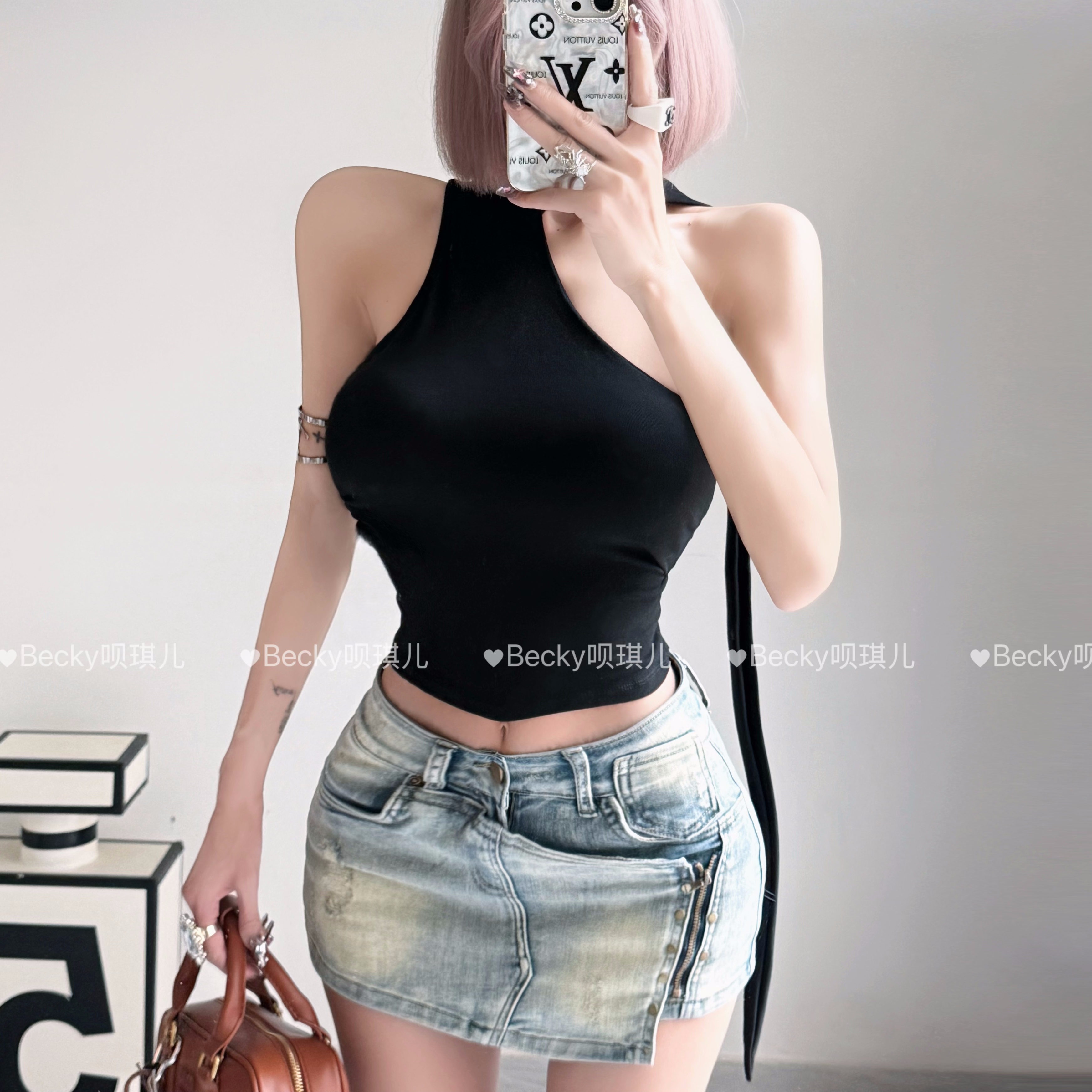 韩版通勤静奢风短款修身型背心吊带打底辣妹性感网红纯欲御姐显大