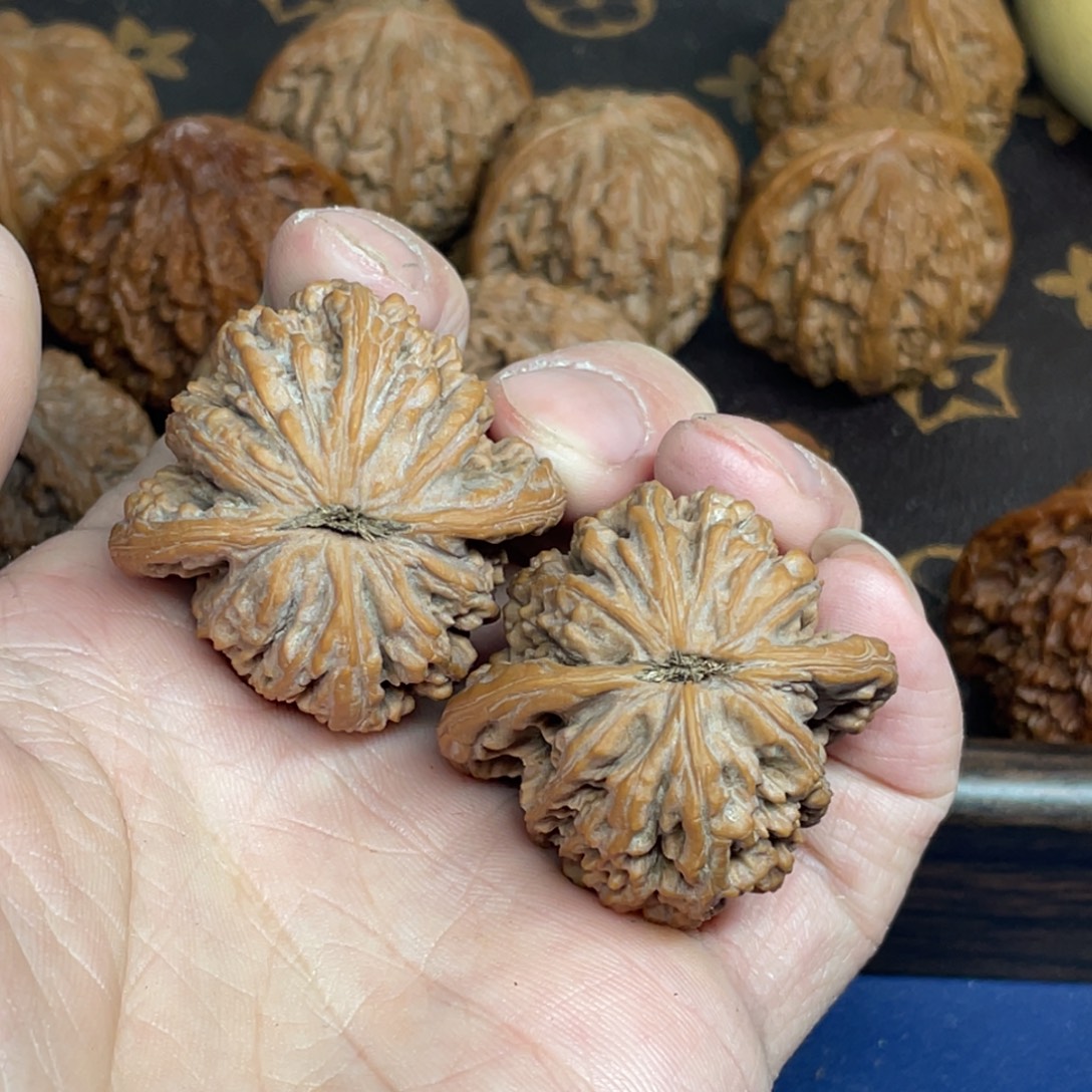 文玩核桃吊坠39老树红皮麦穗虎头