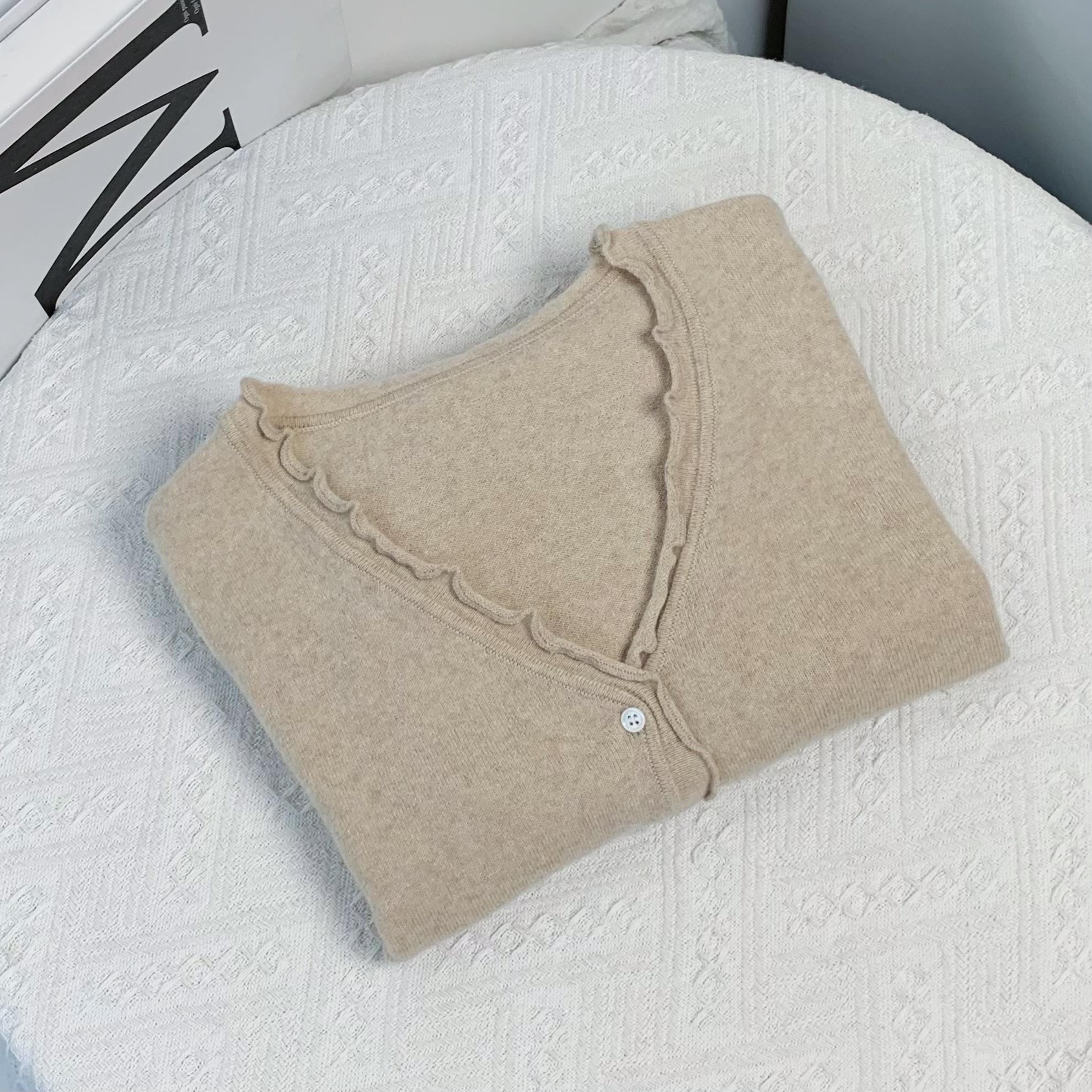 清-木耳边早秋爆款V领针织开衫292421