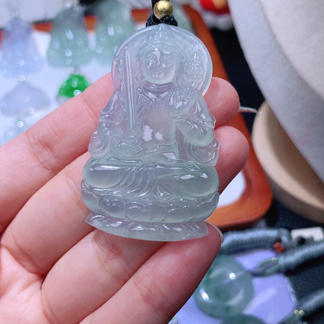 颈饰未镶嵌翡翠虚空藏