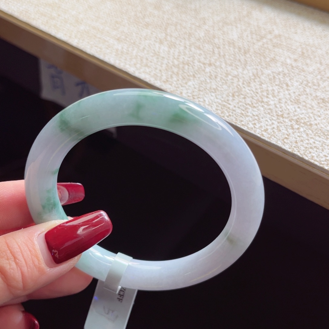 翡翠手镯未镶嵌手镯