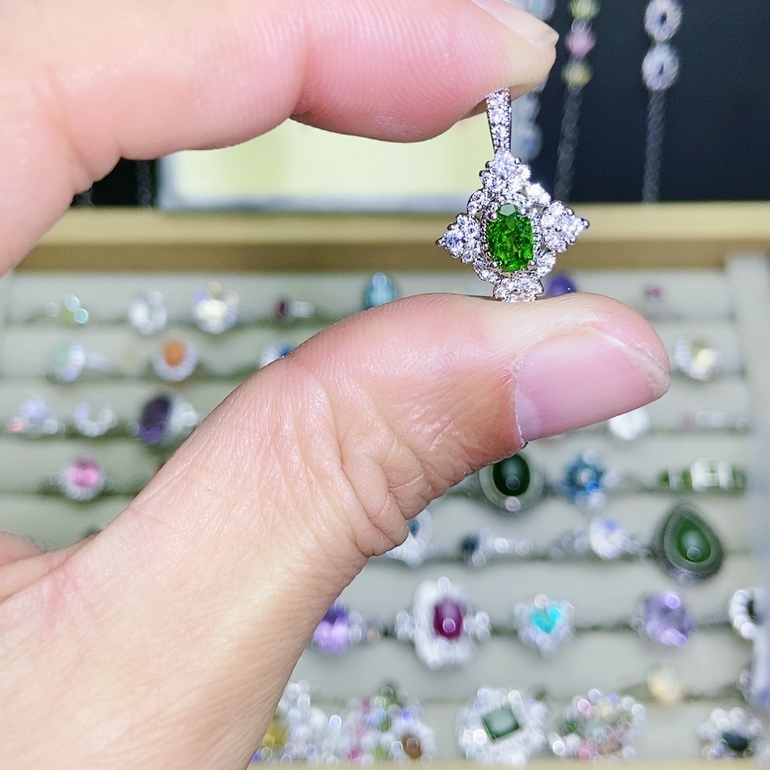 【闪购商品】未镶嵌透辉石吊坠