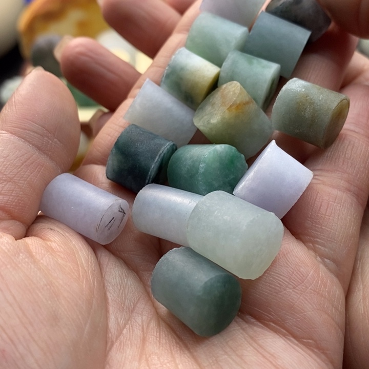 定制翡翠戒心未镶嵌雲****室