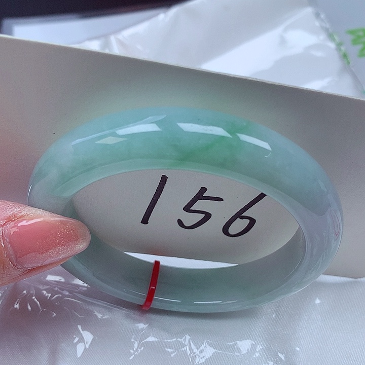 翡翠手镯未镶嵌翡翠