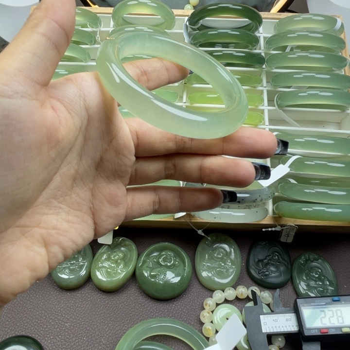 随***心蛇纹石玉合金手镯