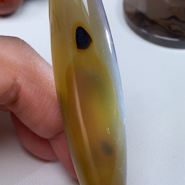 玛瑙/玉髓吊坠未镶嵌五****?