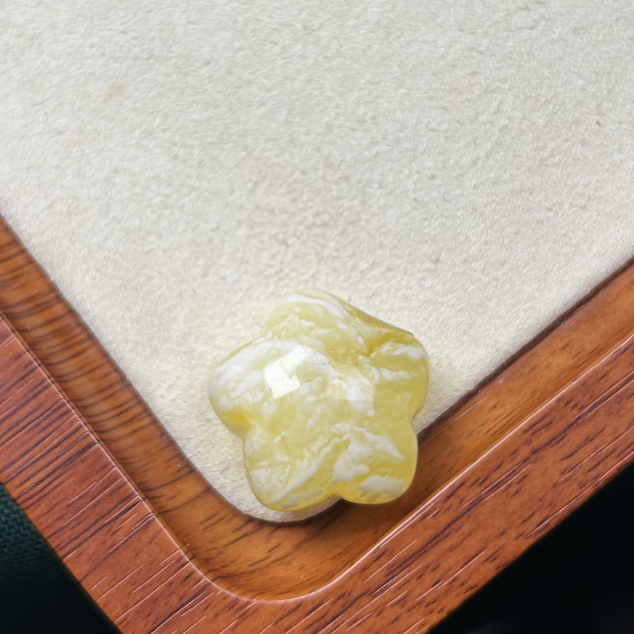 天然琥珀蜜蜡星星。抖音基地发货。带证书