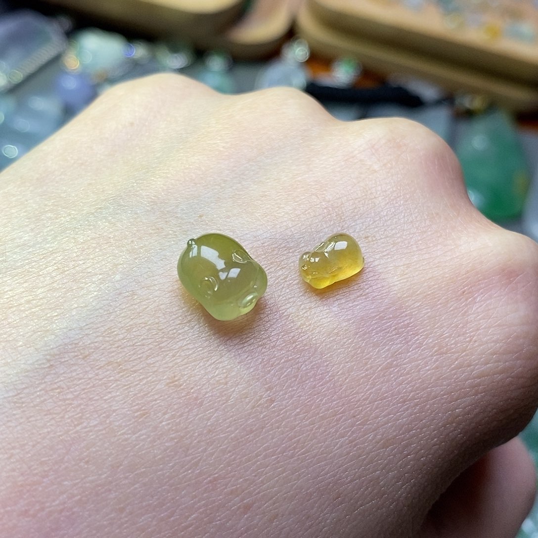 翡翠颈饰未镶嵌大*猫翡翠