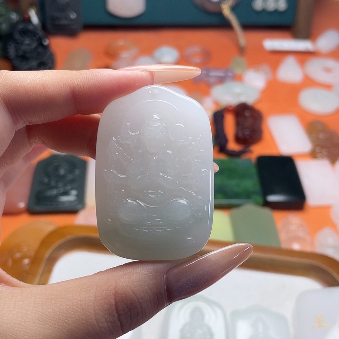 石英质玉未镶嵌颈饰