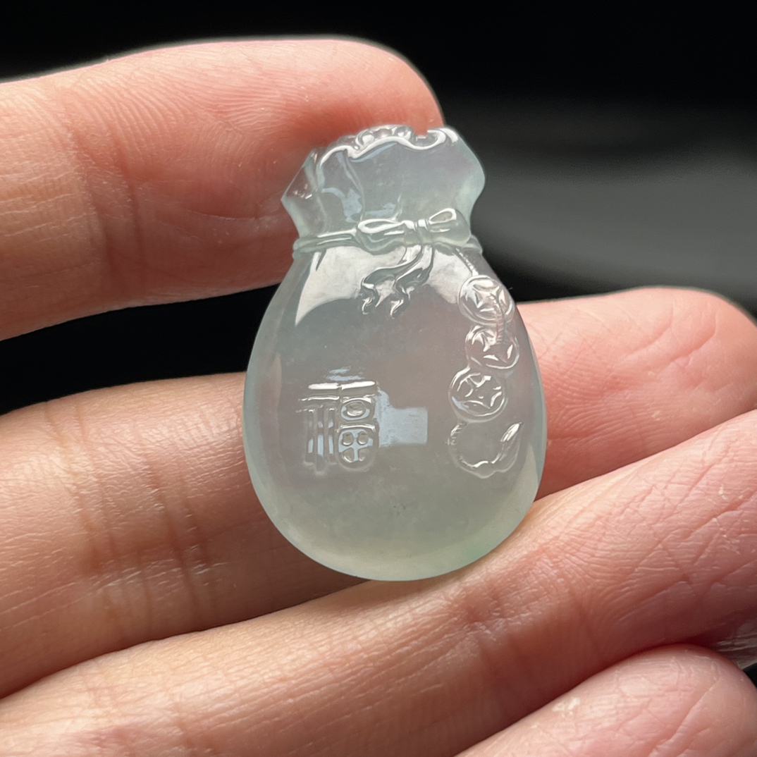 天然翡翠冰种钱袋子挂件