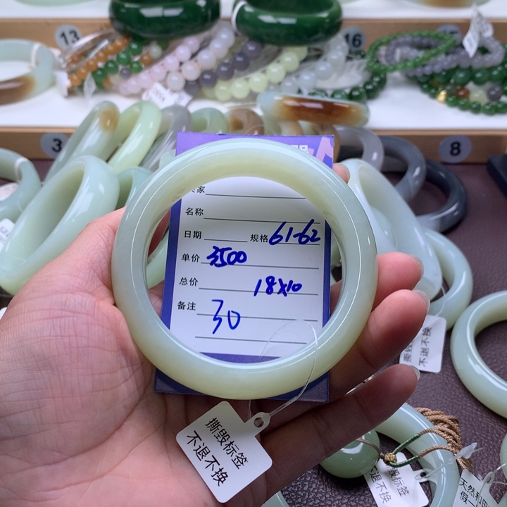 幸***生和田玉未镶嵌手镯